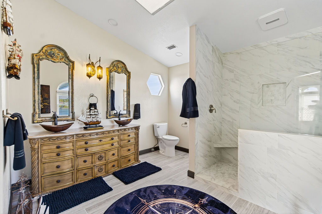 The Ocean’s Mirror – Twin vanity and shower with sweeping sea views. A place where the Commodore readies for the day, gazing into the horizon as the ocean reflects back its secrets.