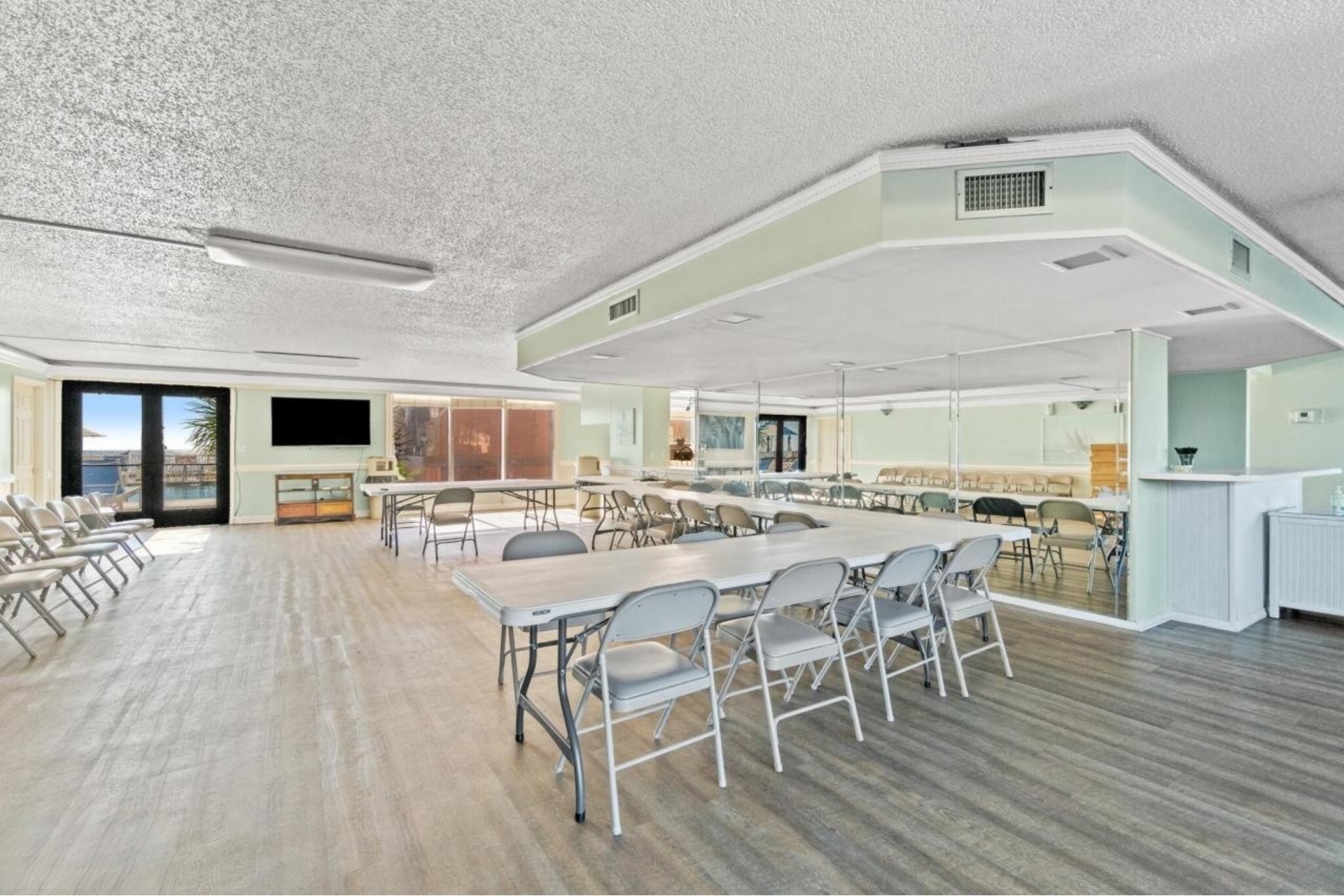 Common area/social room overlooking the pools and Gulf