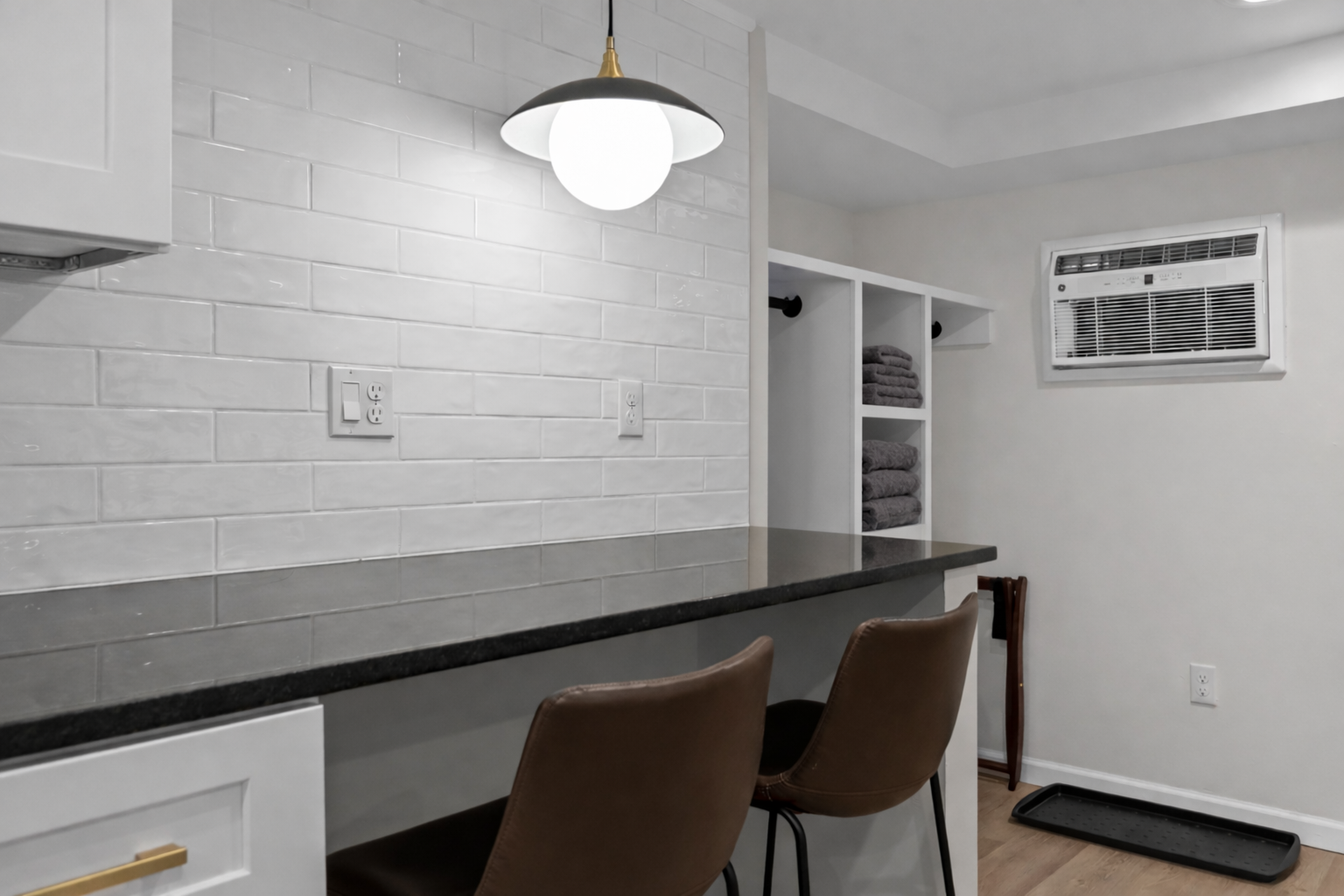 Bright dining nook with bar seating, modern lighting, and clean finishes—perfect for casual meals, coffee breaks, or planning your day.