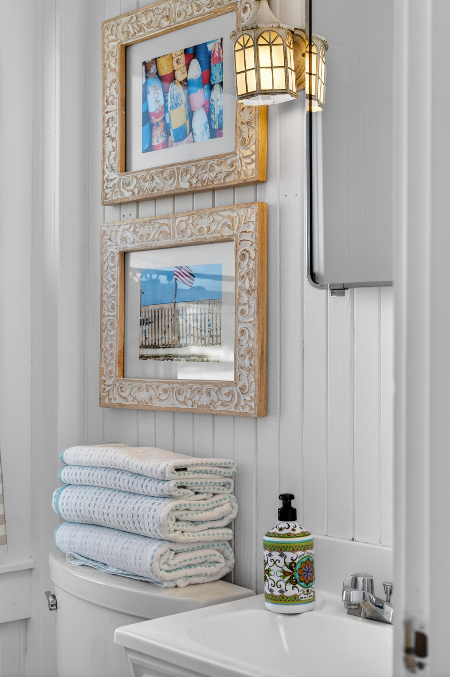 Shampoo, conditioner and body wash are also provided!