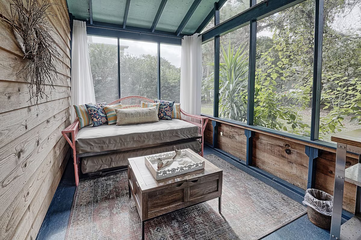 25 21st Avenue | Seas the Day | Screened Porch | IOP Escapes