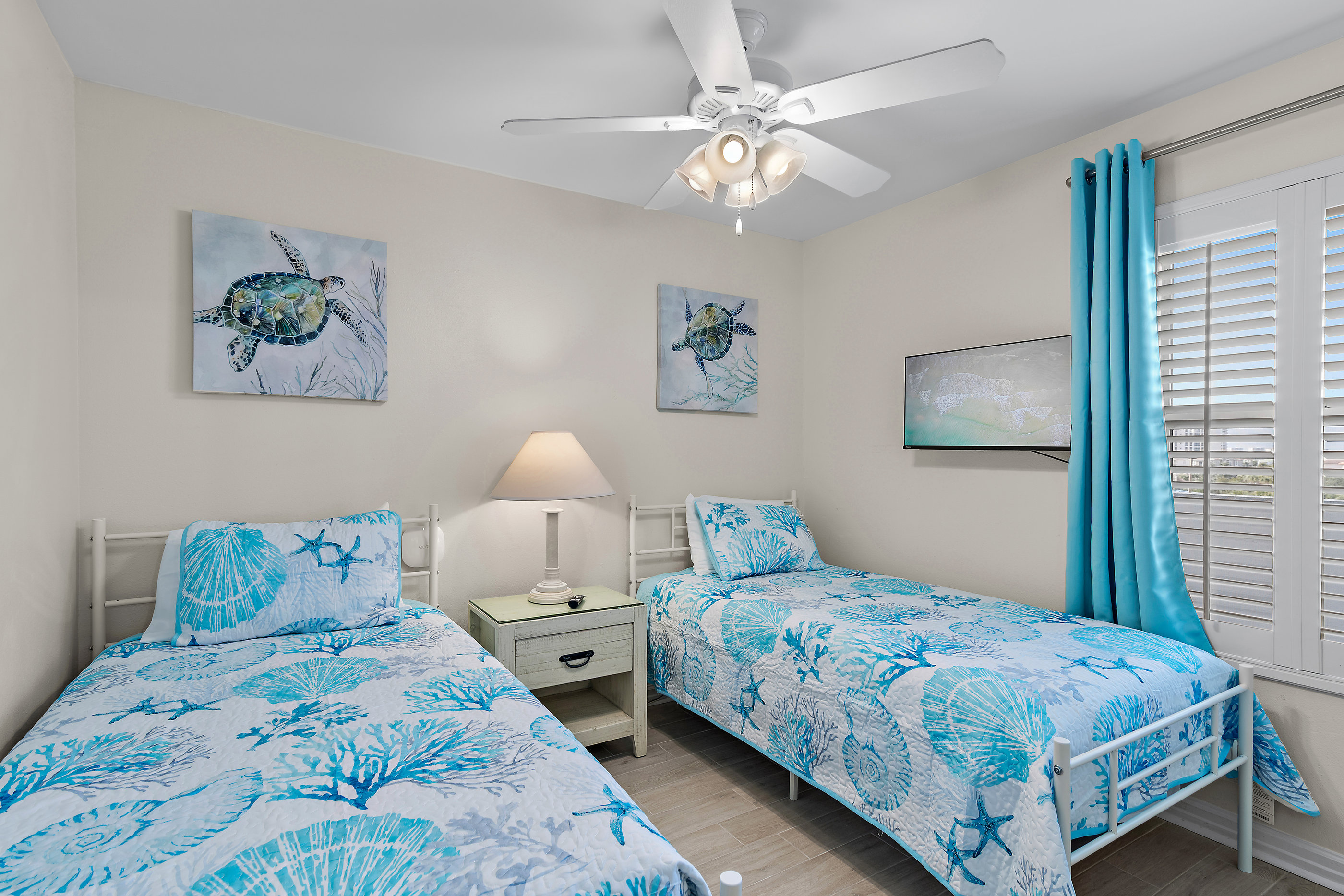 twin beds in second bedroom