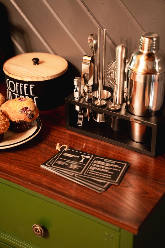 Fully equipped for your coffee or cocktail creation, with all the essentials ready for your enjoyment.