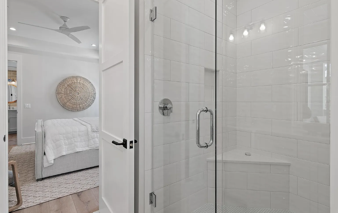 Full Bathroom (3rd Bedroom)