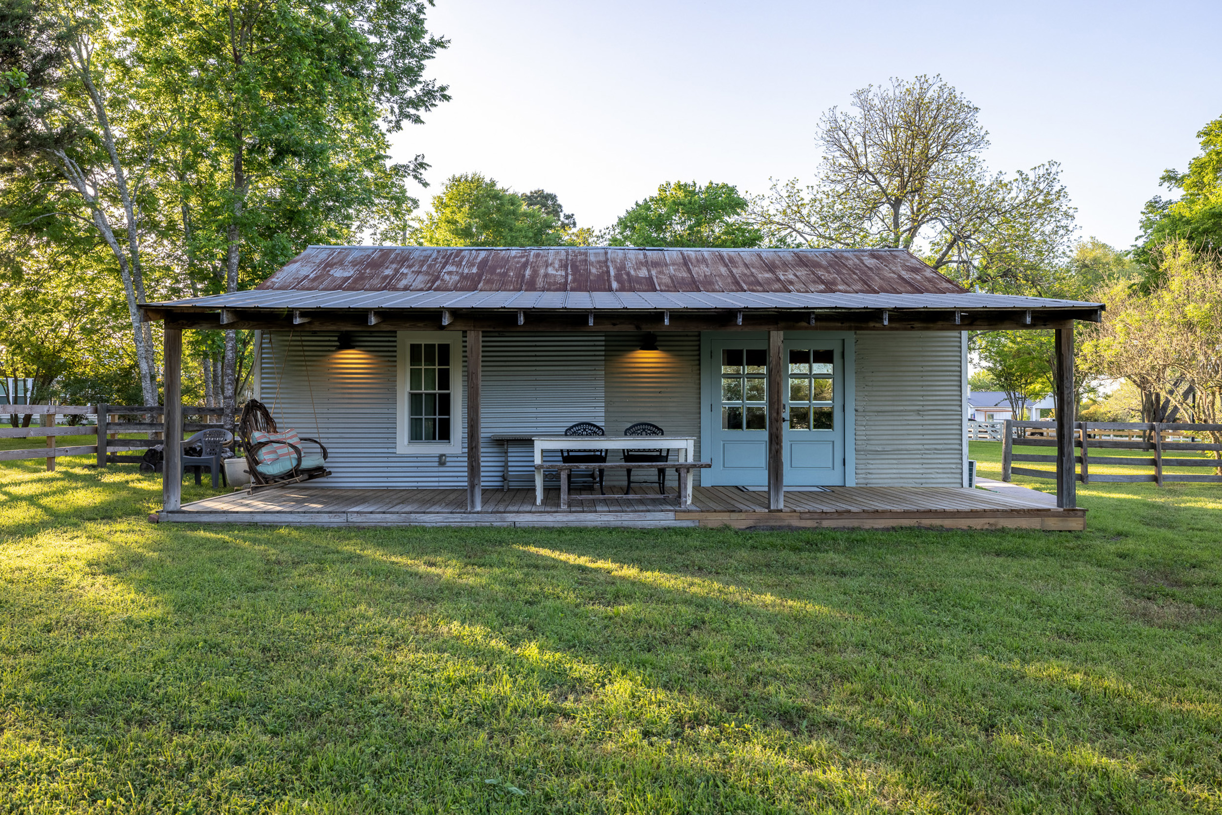 Shestable exterior