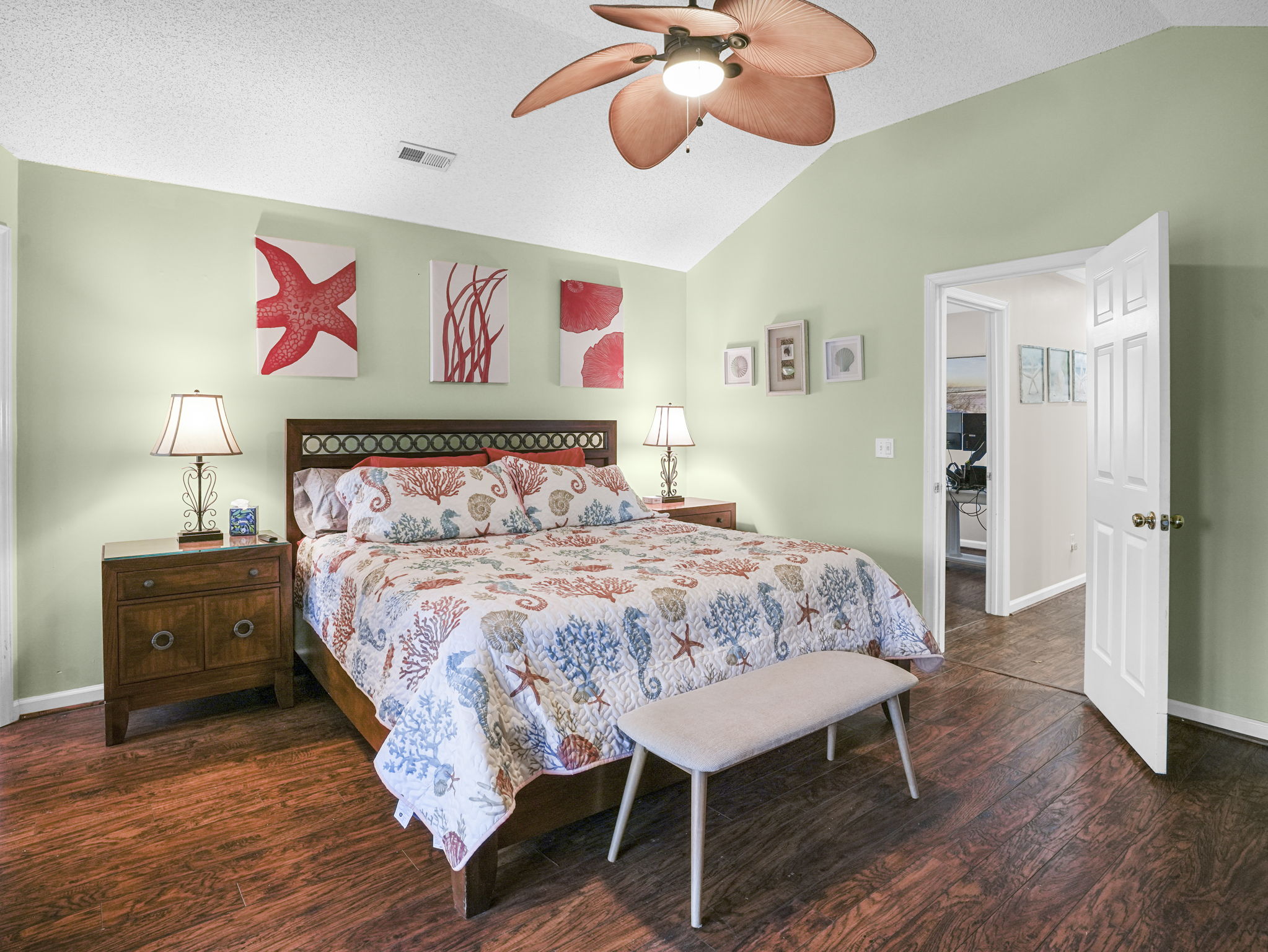 Master Bedroom, King Bed
