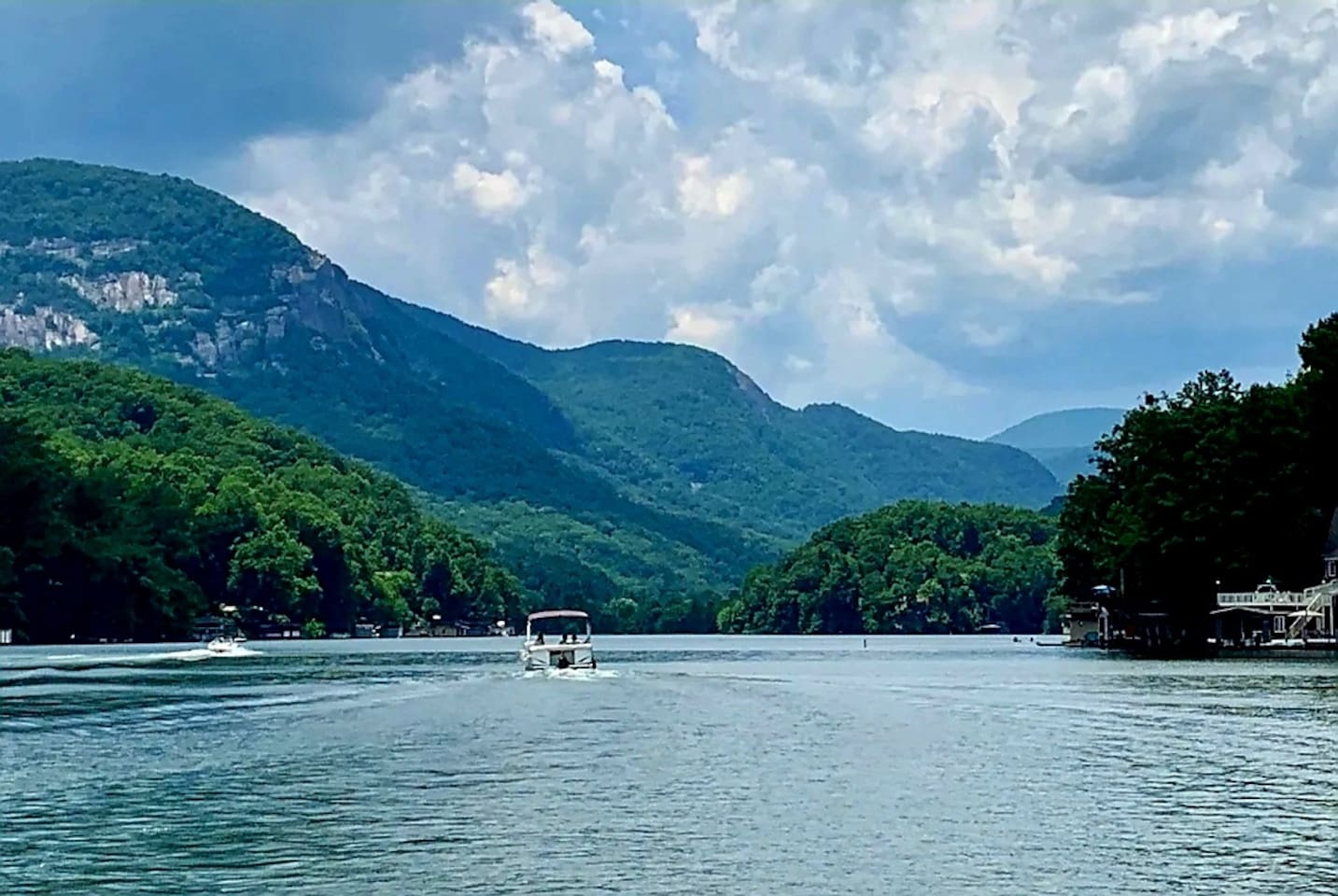 Pontoon boat rentals available.