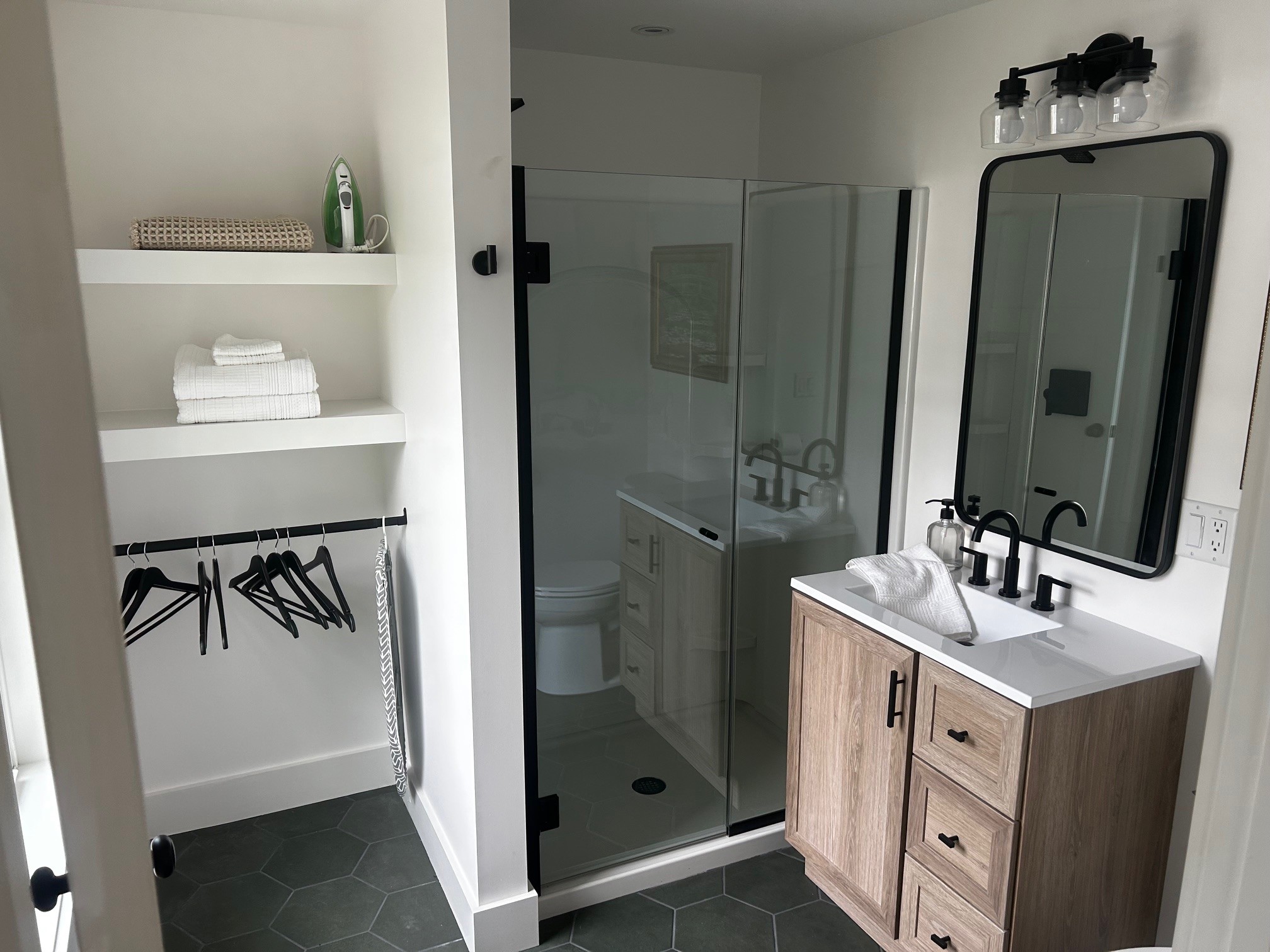 Upstairs Bath with Shower