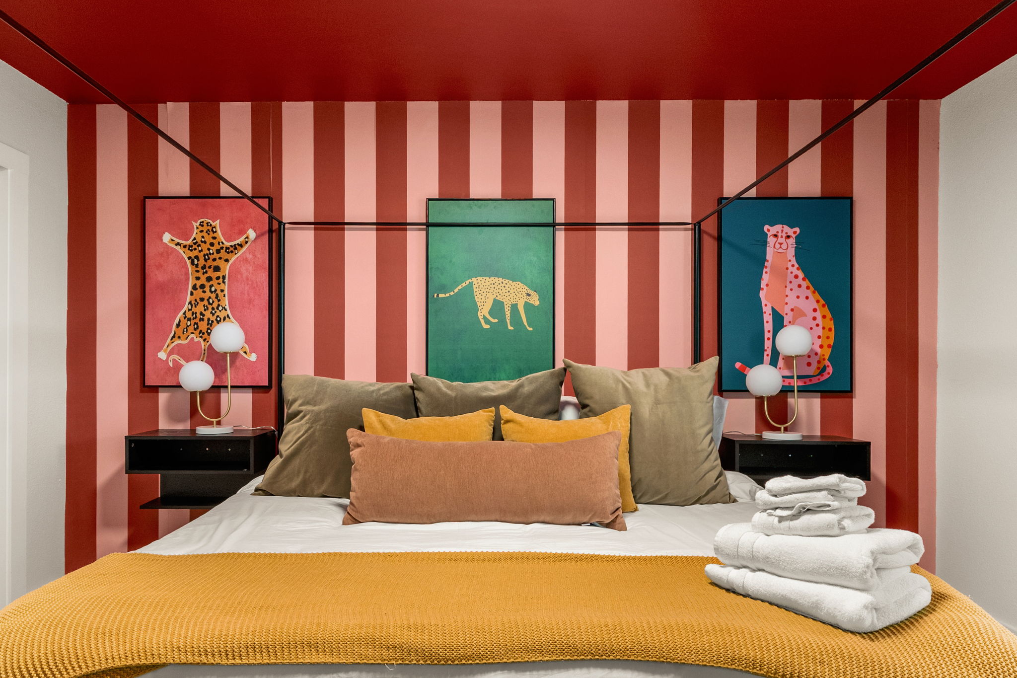 Comfortable bedroom with inviting decor and a restful atmosphere.