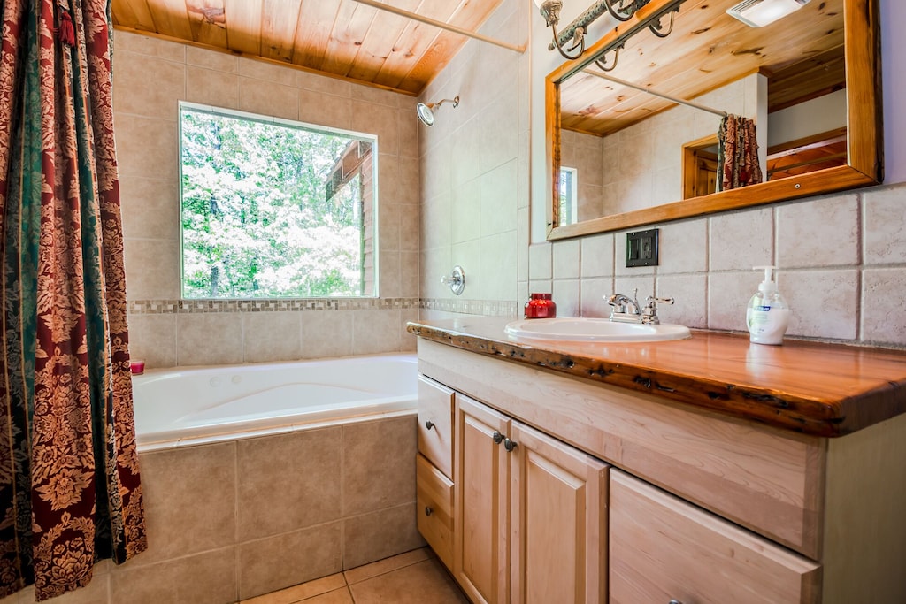 Master Bath with Jetted Tub