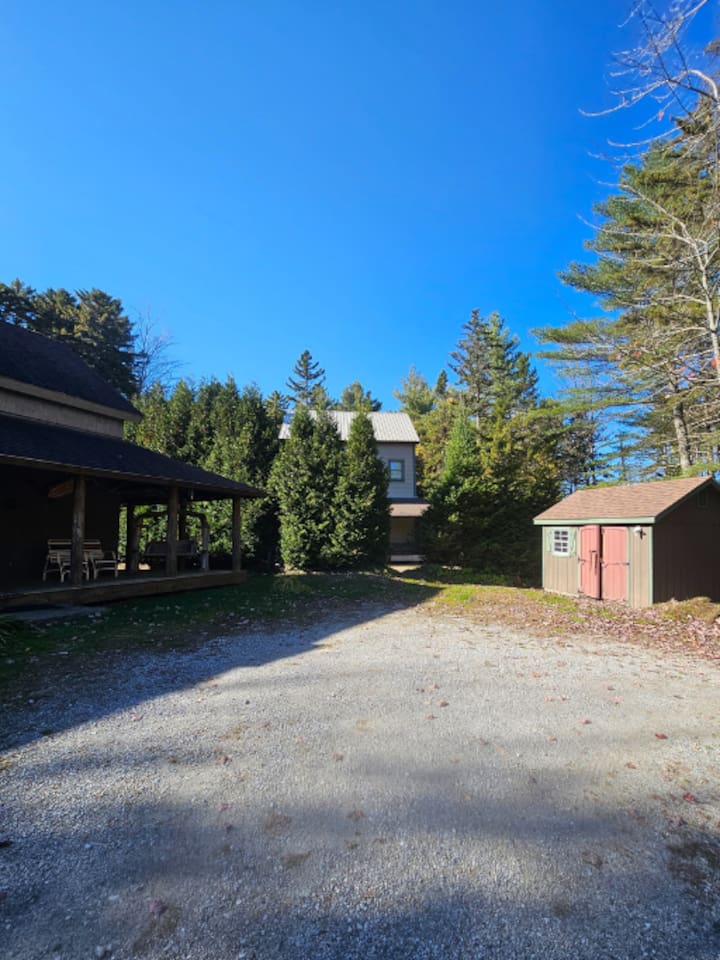 This is the driveway for the main home on the property also showing home close the second home is! 