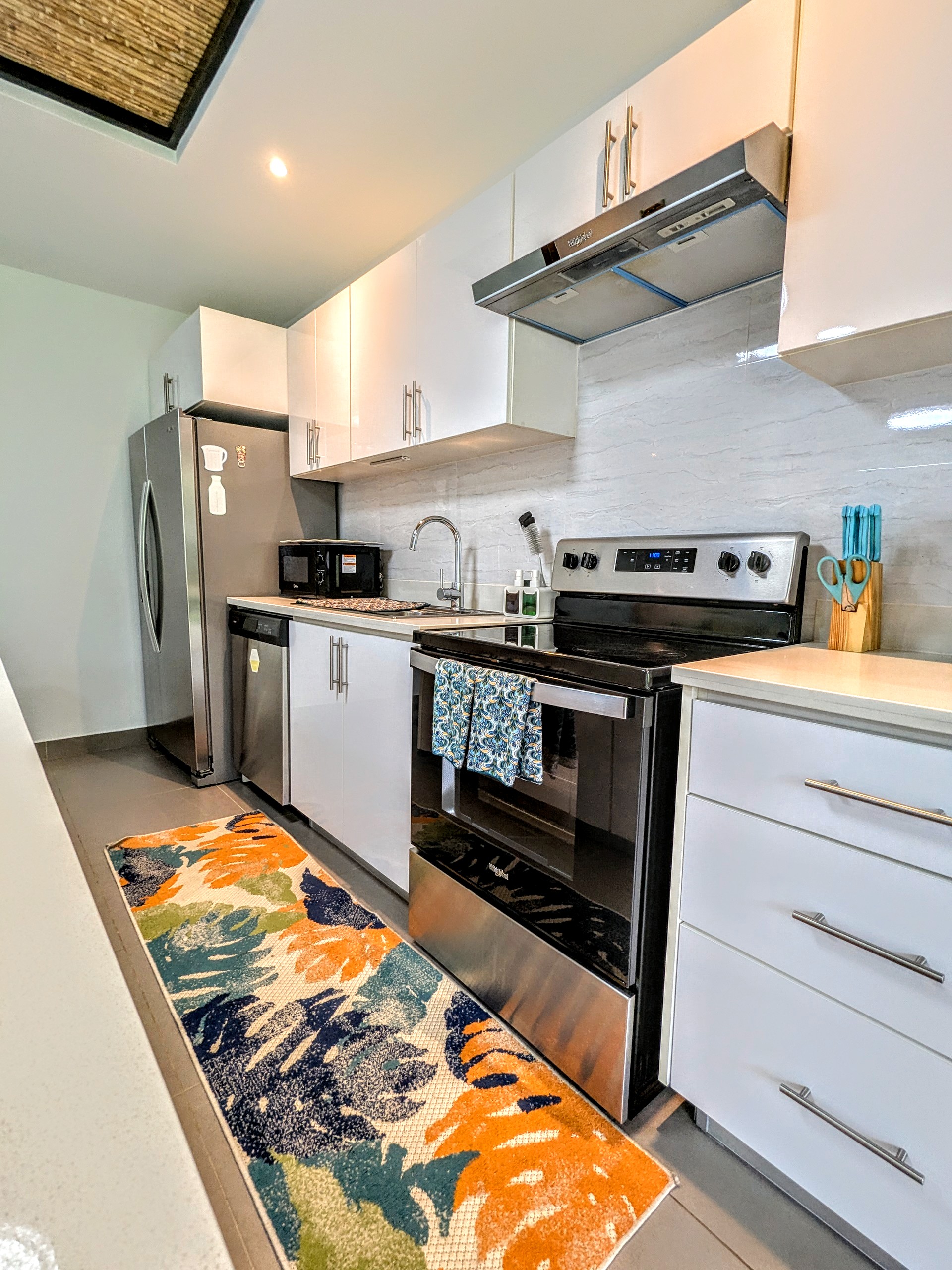 Fully equipped kitchen with brand new appliances