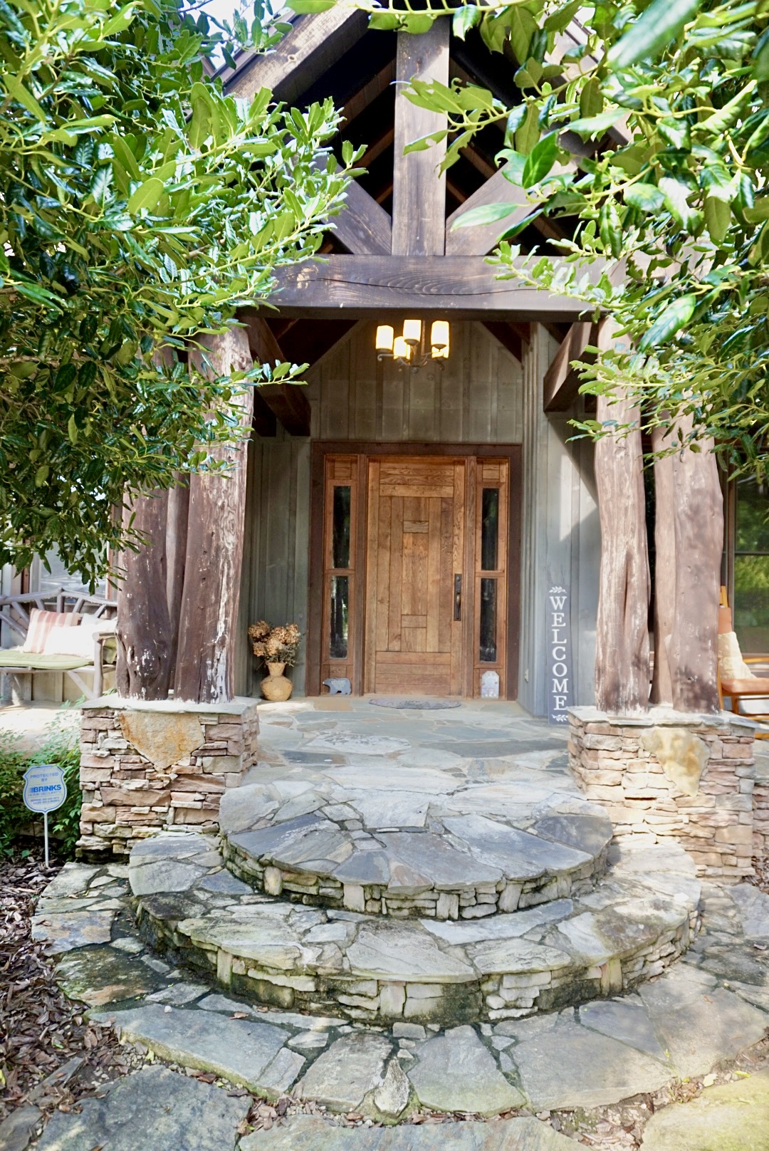 Curb appeal that captures the heart.