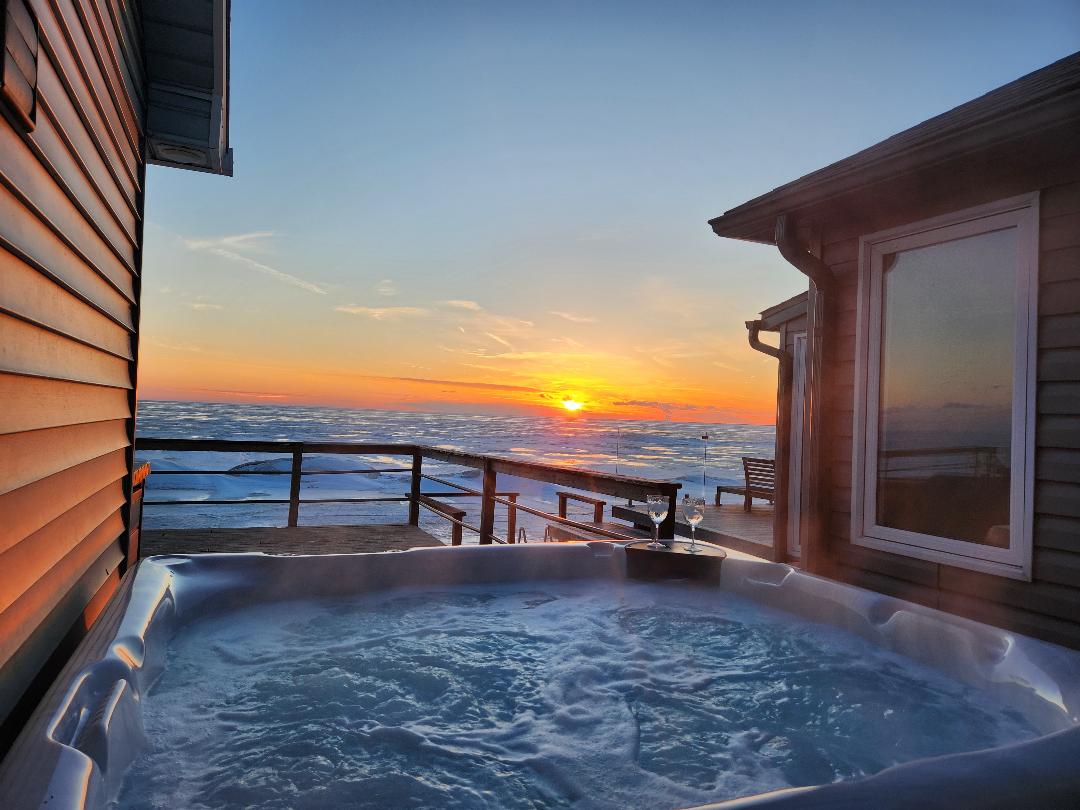 The hot tub is situated on the north side of the house allowing it to be sheltered from winds while maintaining the stunning lake view to the west.