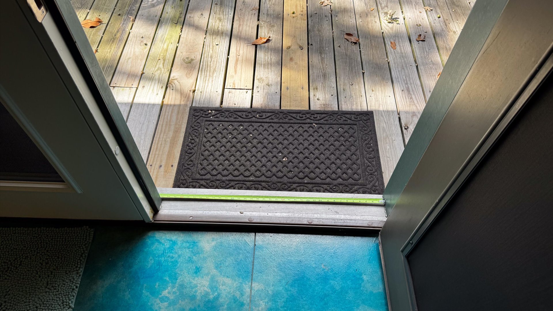 Close up on the bonus room doorway to show step free.