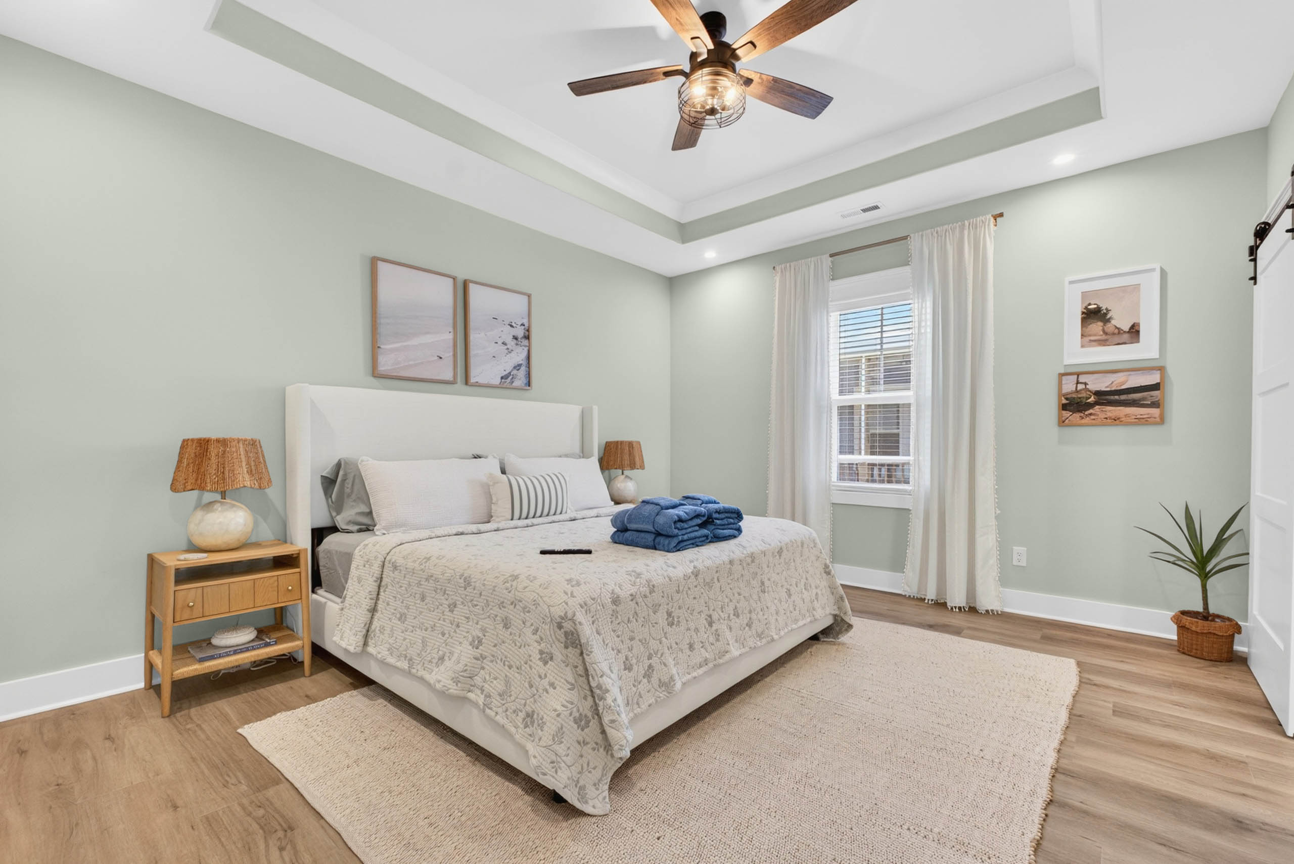 NEW 2025 Family Beach Home, Sleeps 9, Walk To Beach, Close to Everything