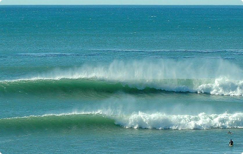 Las Gaviotas Surfing