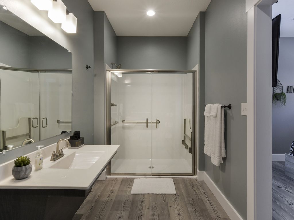 Accessible ensuite bathroom main level
