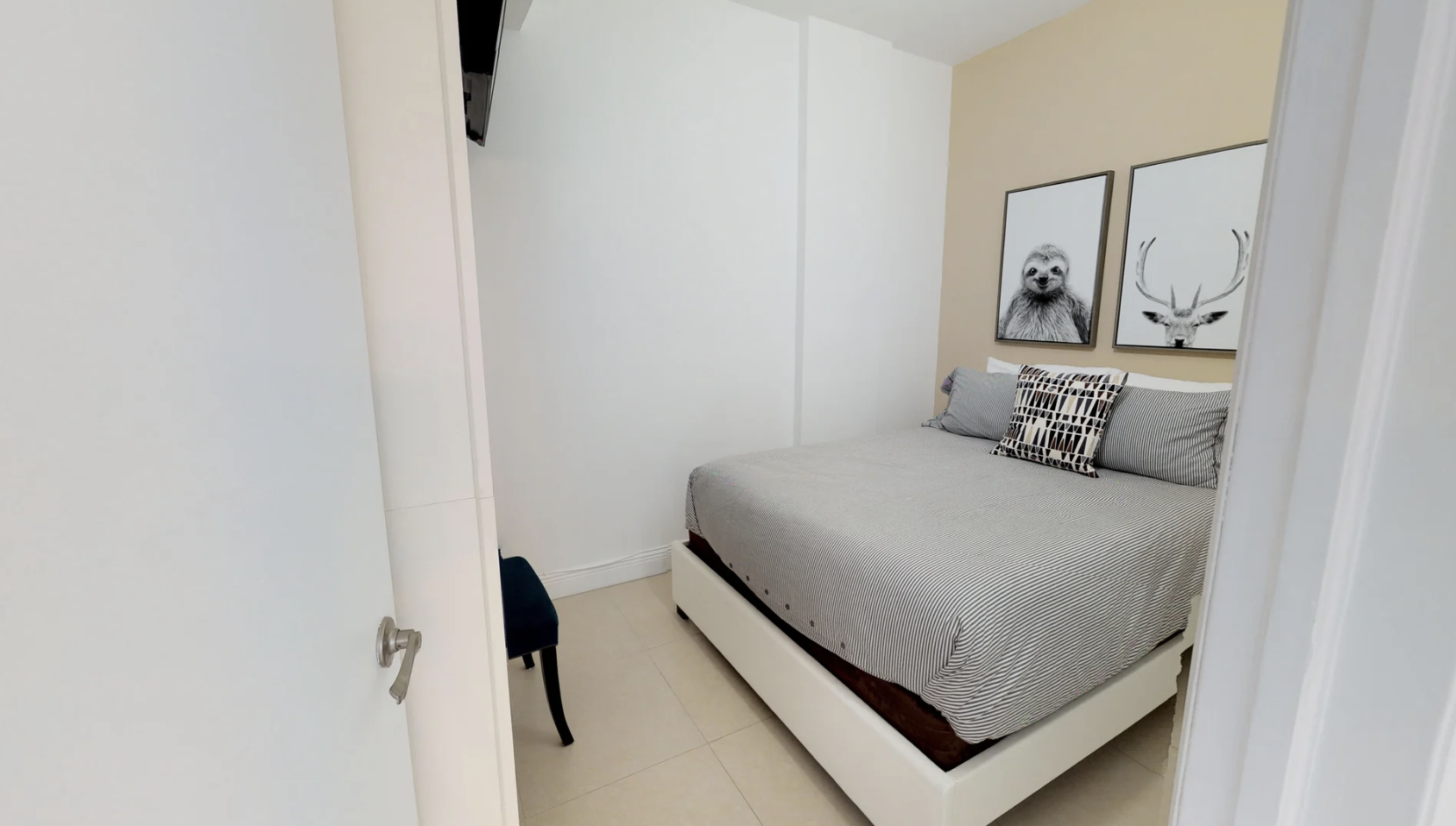 DEN with a queen bed size