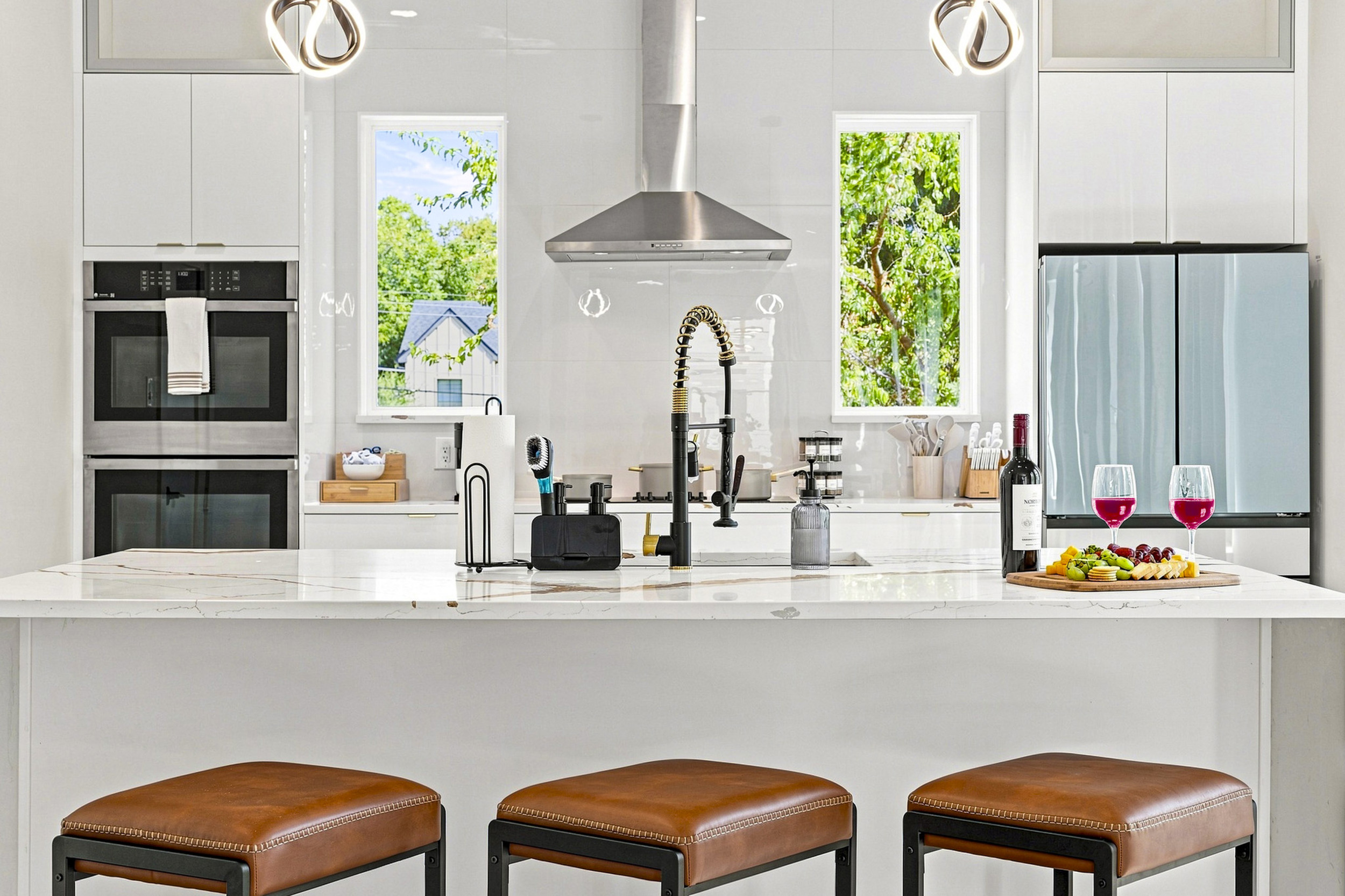 Cook up a storm with top-notch appliances and scenic views!