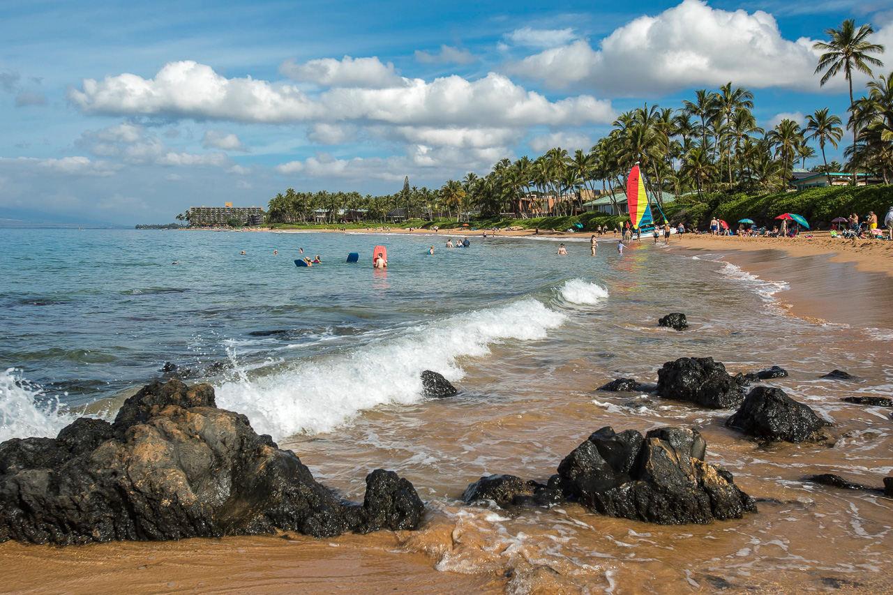 Kam I beach with local paddlers and activities