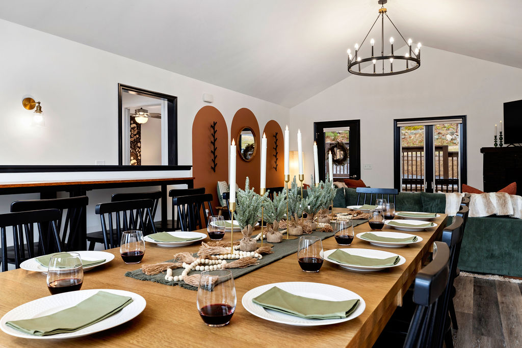 🍽️ Gather, feast, and create memories in this spacious dining room designed to seat up to 18 guests. Perfect for family dinners or celebrations!