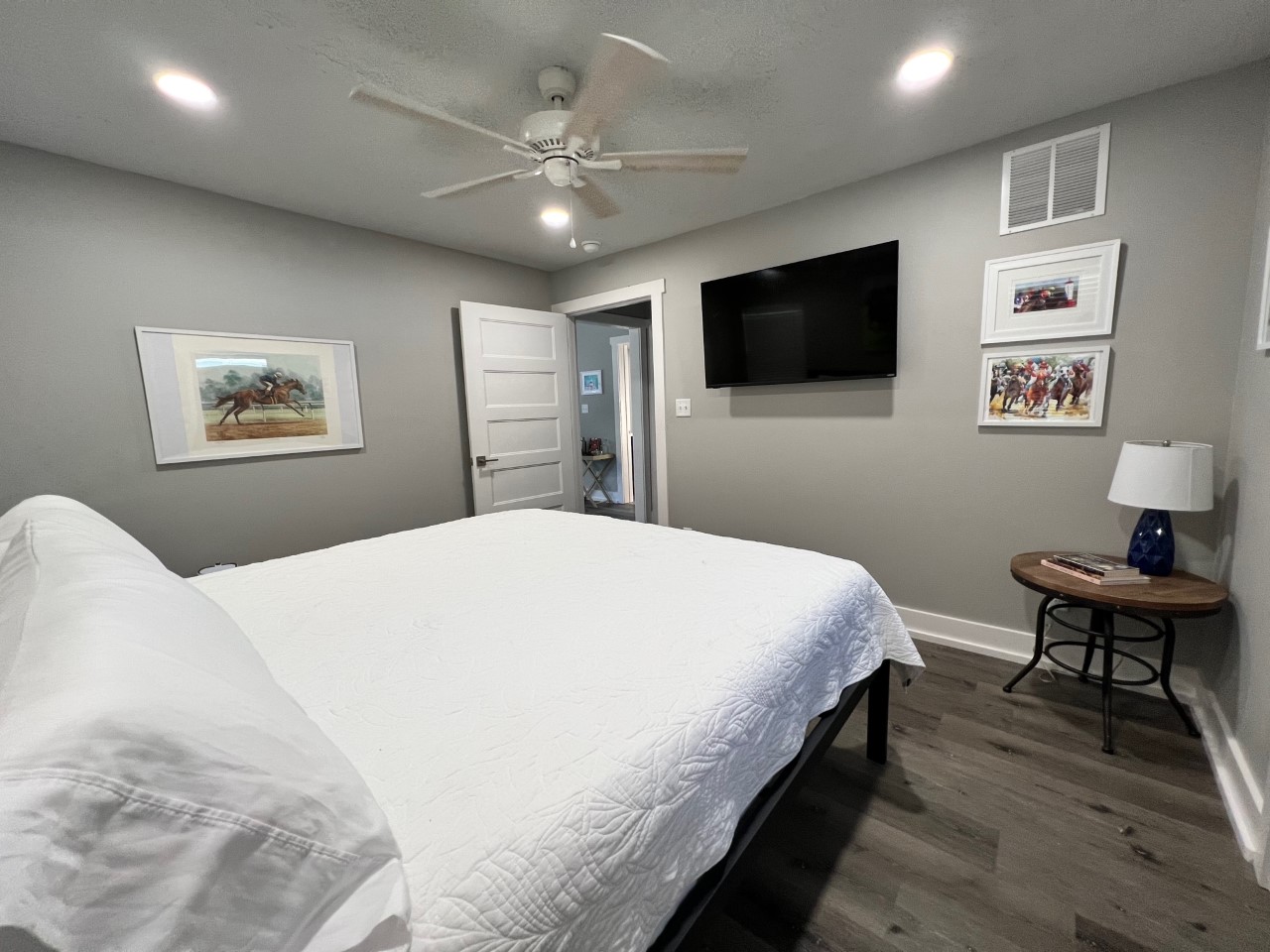 Both bedrooms have high-end king size memory foam mattresses with quality linens and their own en-suite bathroom.