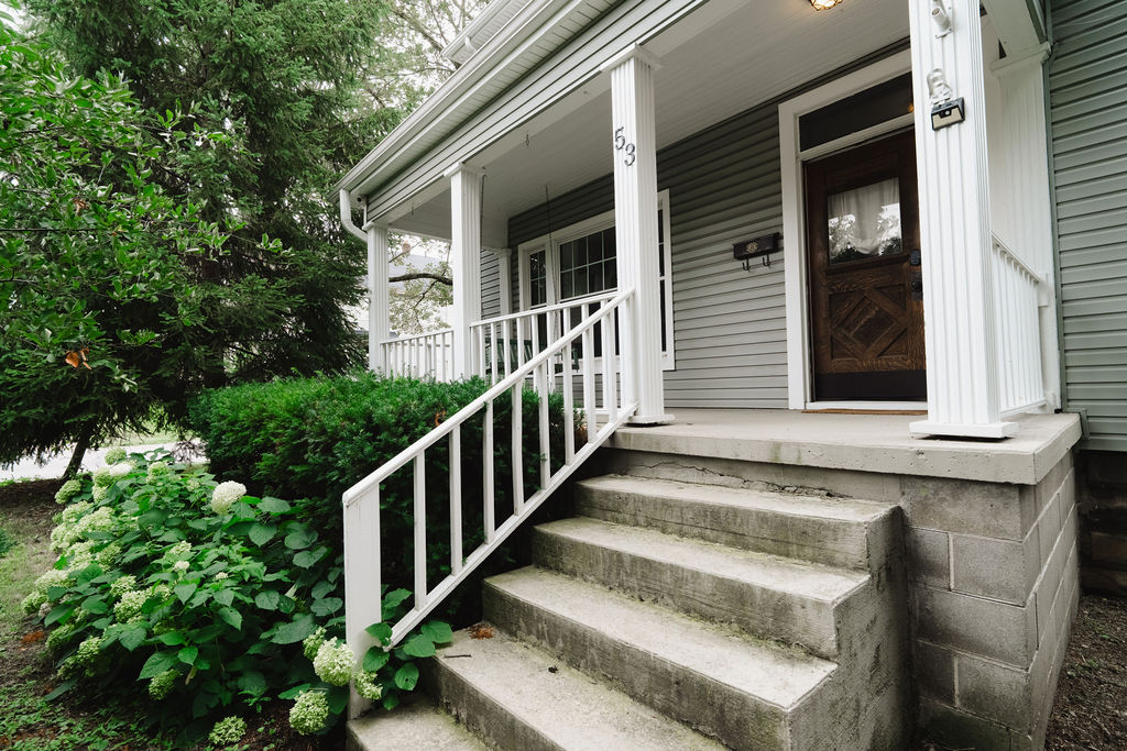 Entrance to the front of the house