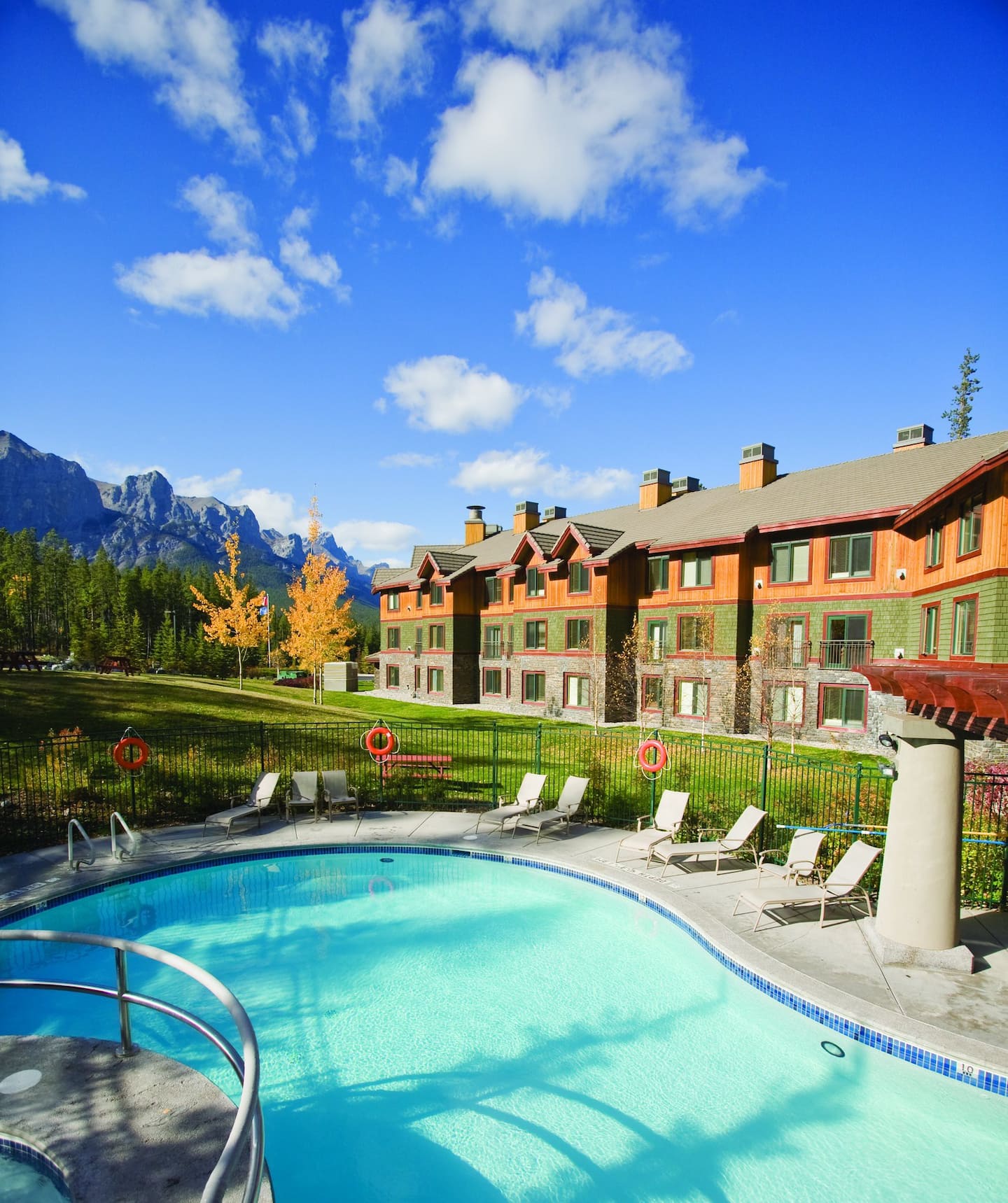 Outdoor Pool & Hot Tub