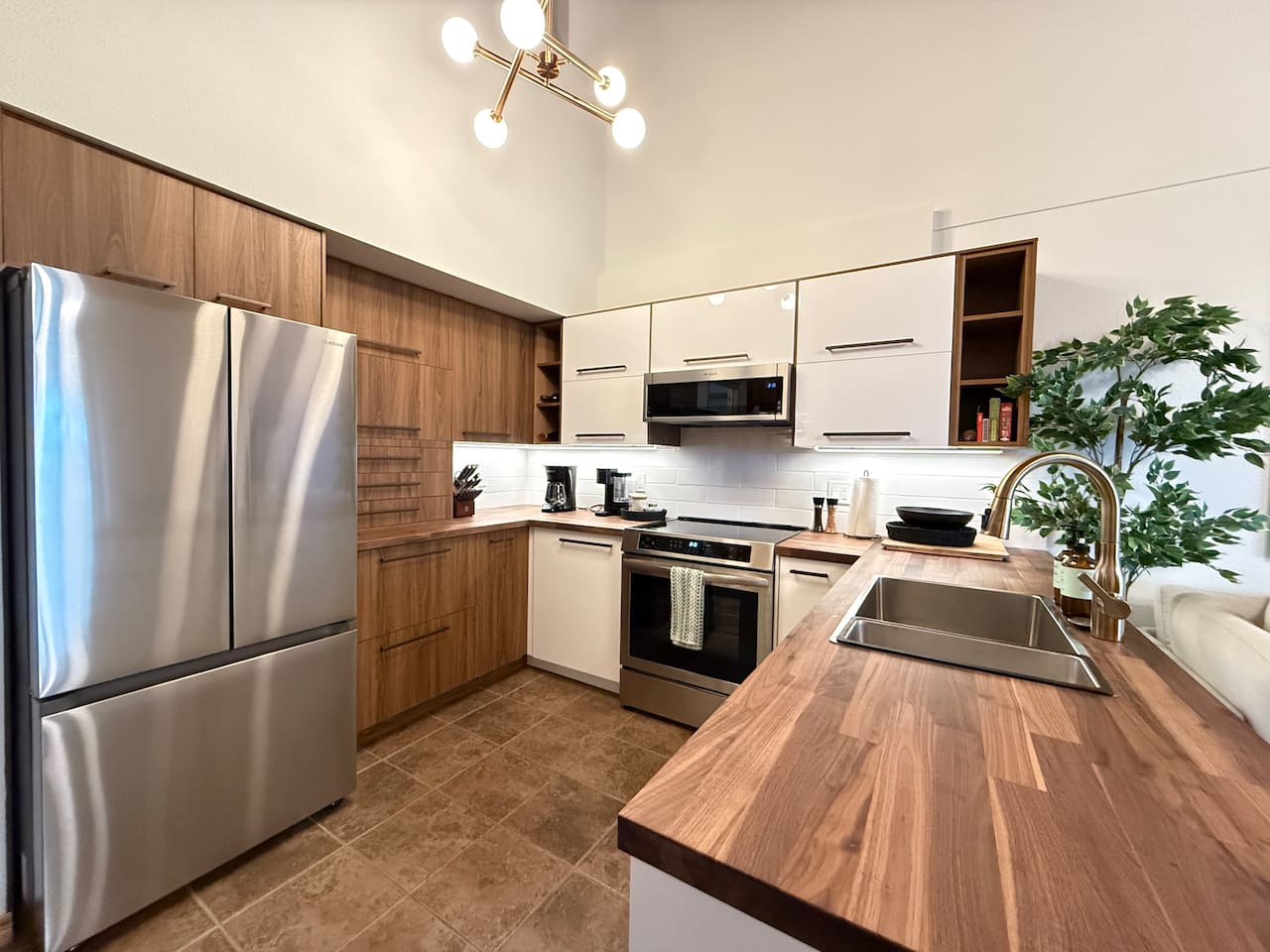 Full-Size French Door Fridge: Keep groceries fresh in the spacious, full-size french door refrigerator, a key amenity in this well-appointed vacation rental kitchen.