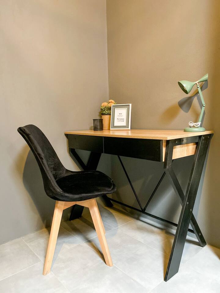 Work desk