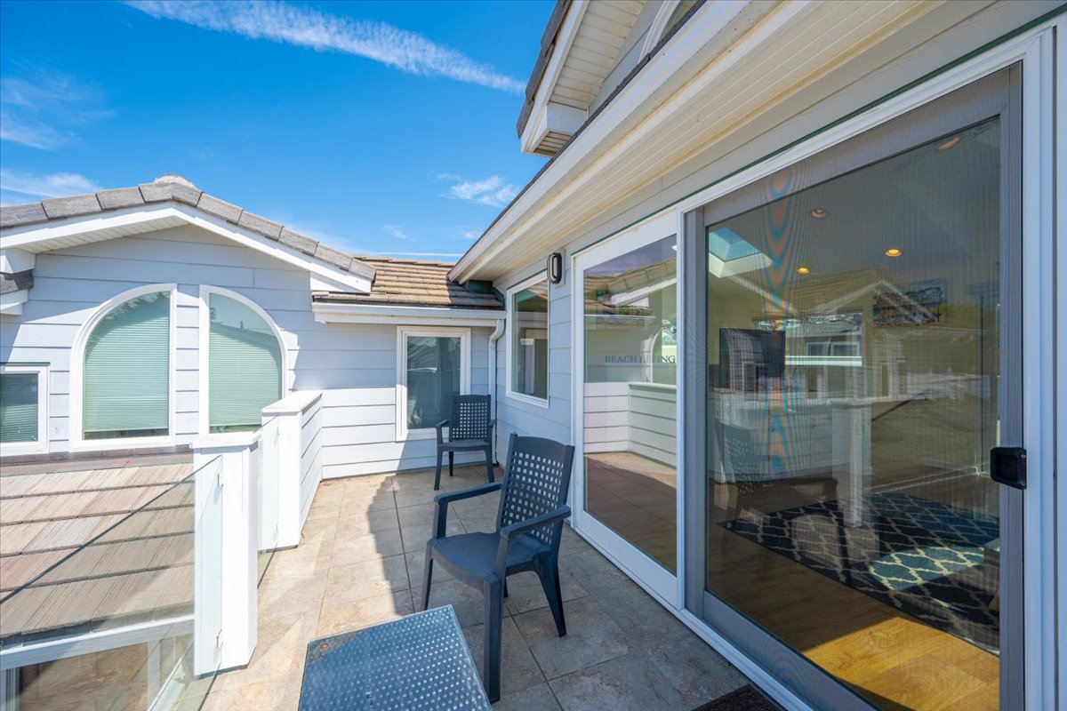 North facing upstairs deck 