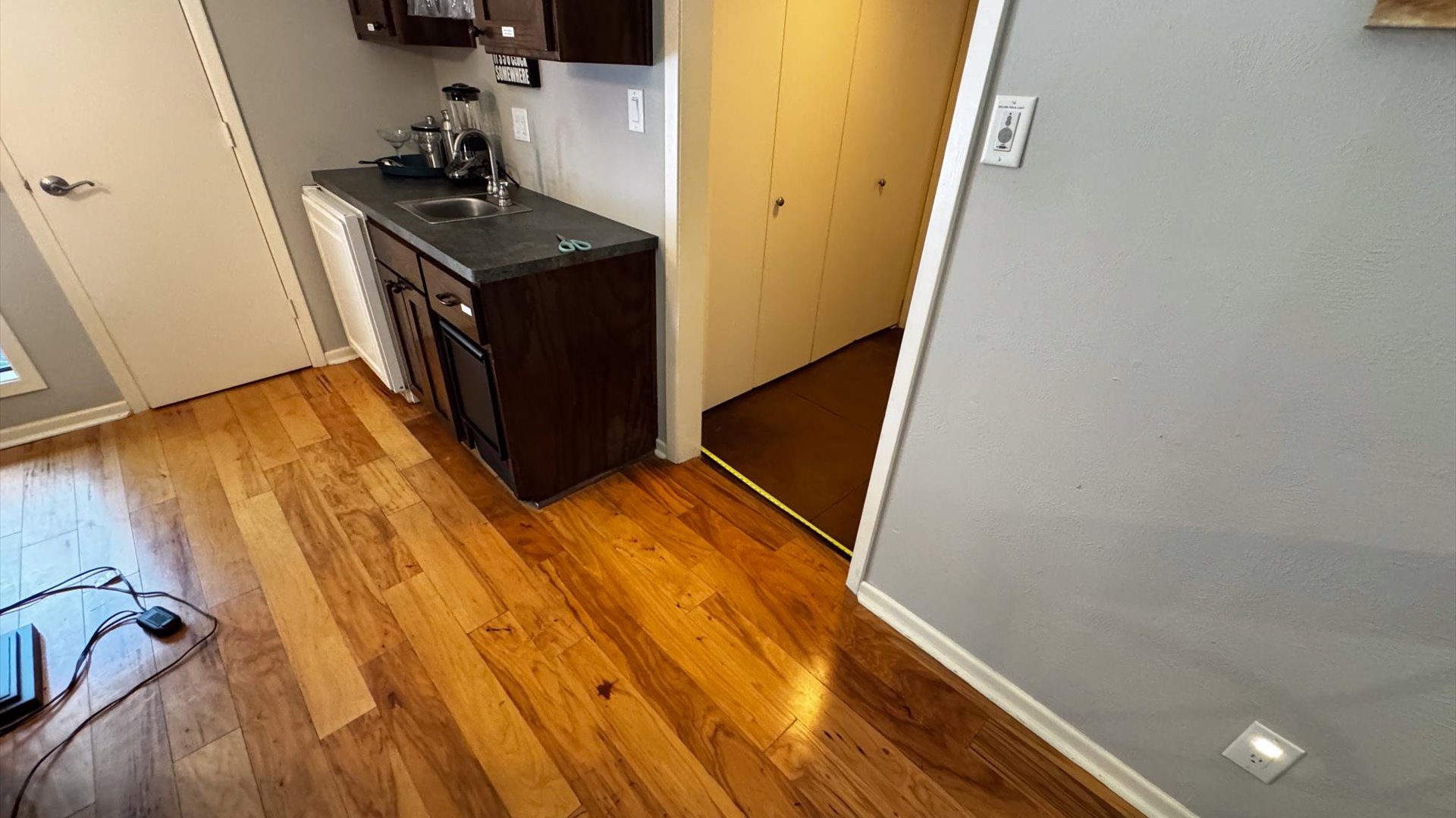 Living Room with wet bar. Yes please!