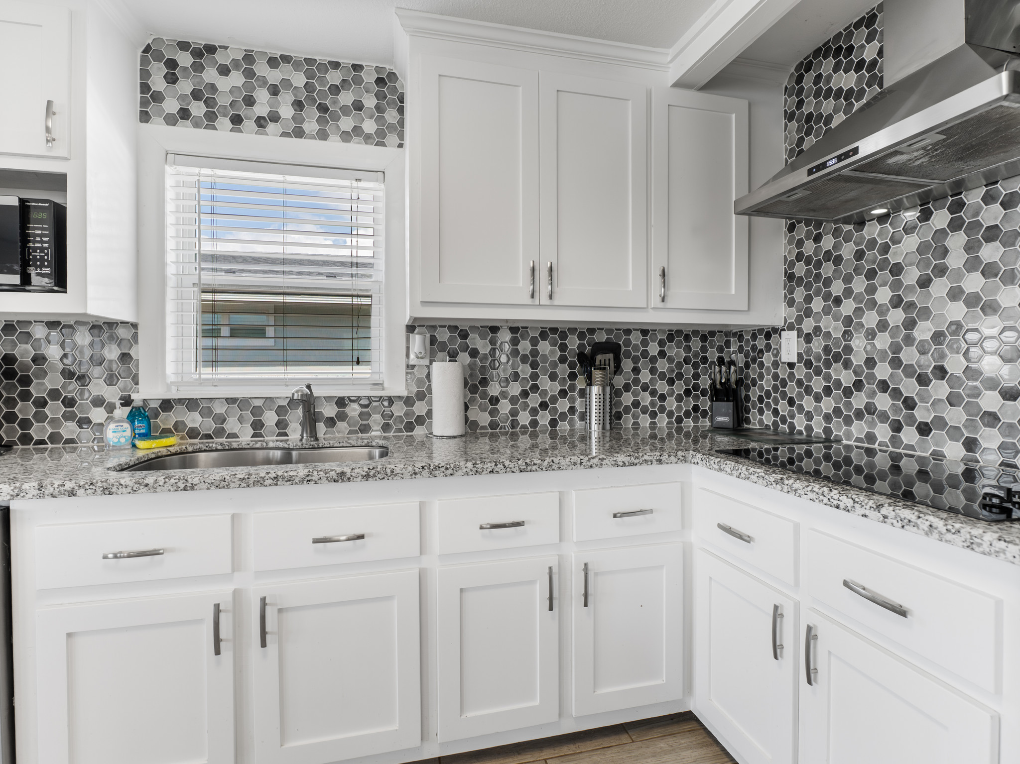 Main Kitchen (upstairs)