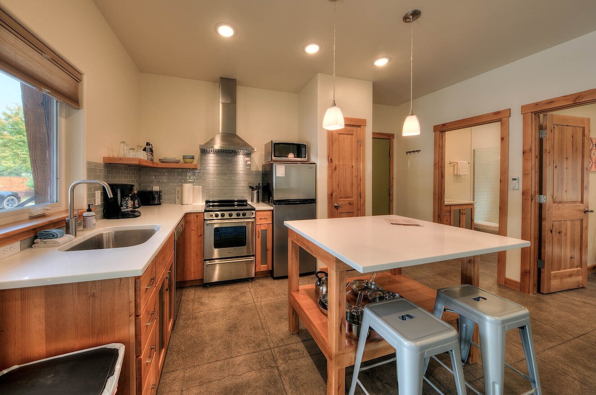 Beautiful kitchen with island and new appliances