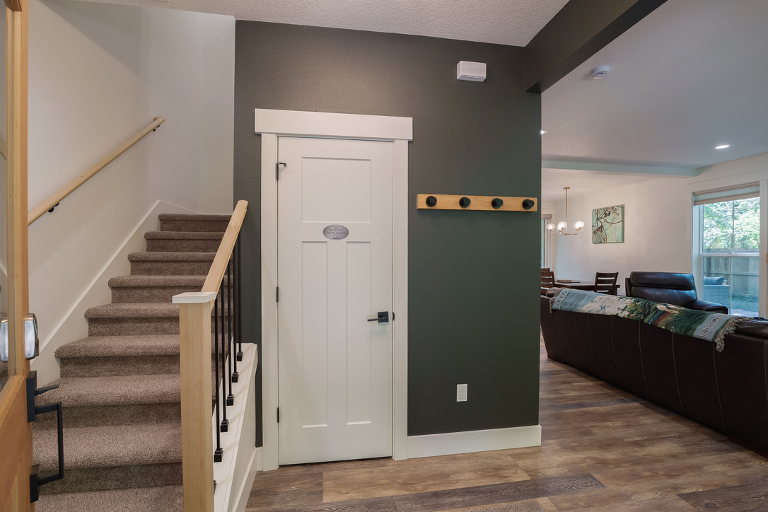 Mt Hood Hideaway Entry