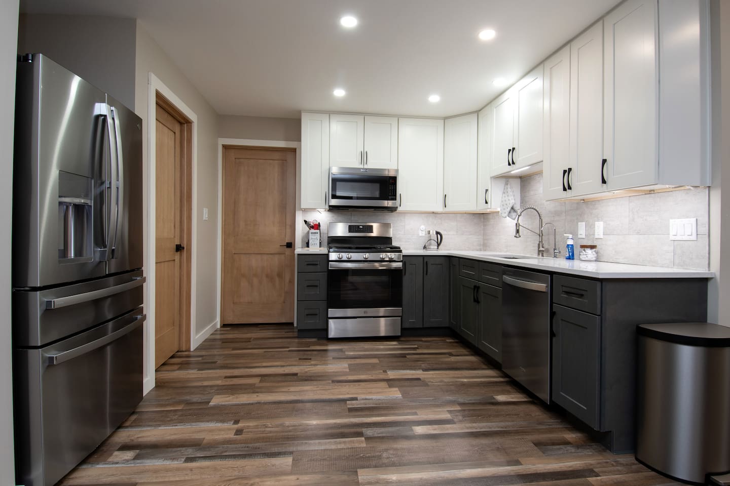 Well stocked kitchen has the basic supplies plus some. Feel free to reach out if you wish to know if we have a particular kitchen item.