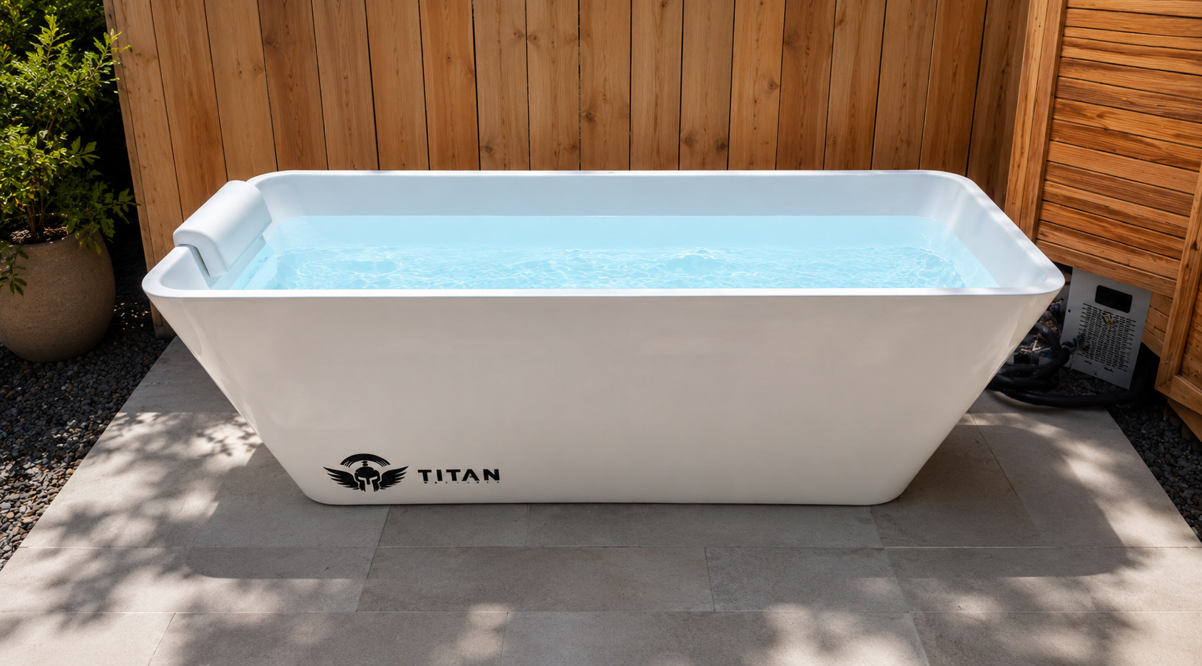 ❄️ {Cold Plunge} Reset and recharge with a refreshing cold plunge under the Sedona sun — part of Prickly Pear’s private wellness experience alongside the sauna and hot tub.