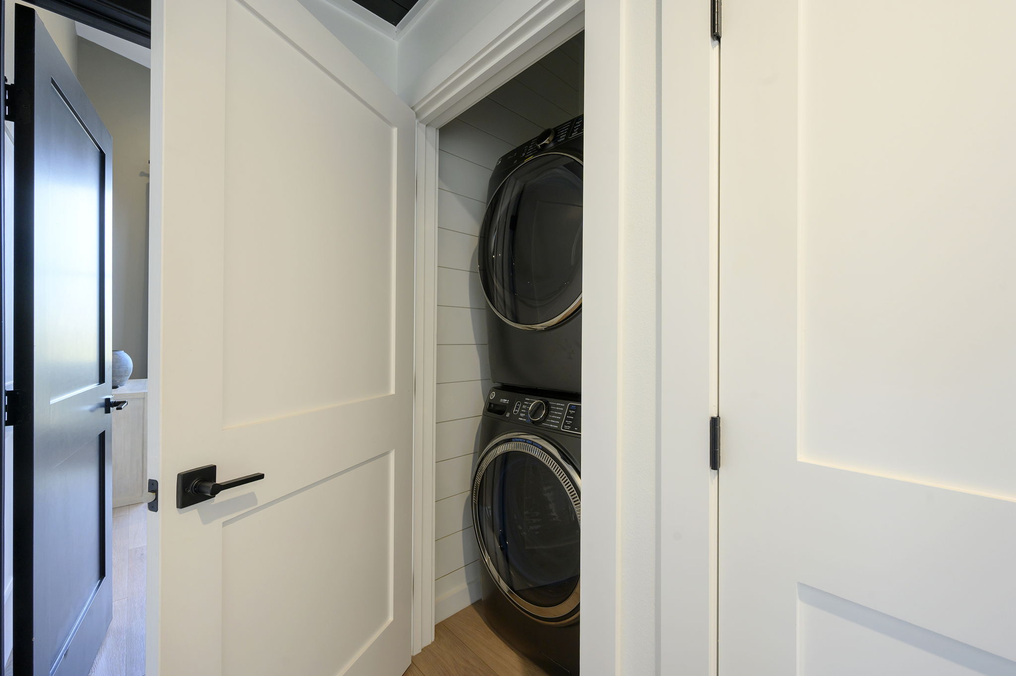 Full sized washer and dryer combo - Detergent included