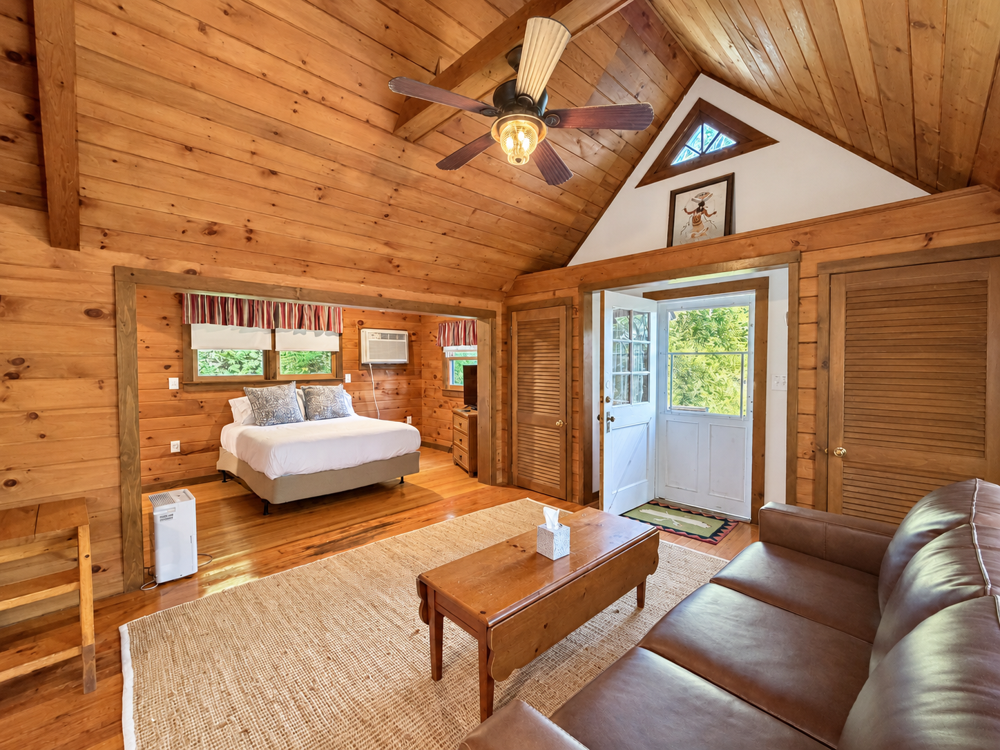 Living and sleeping area