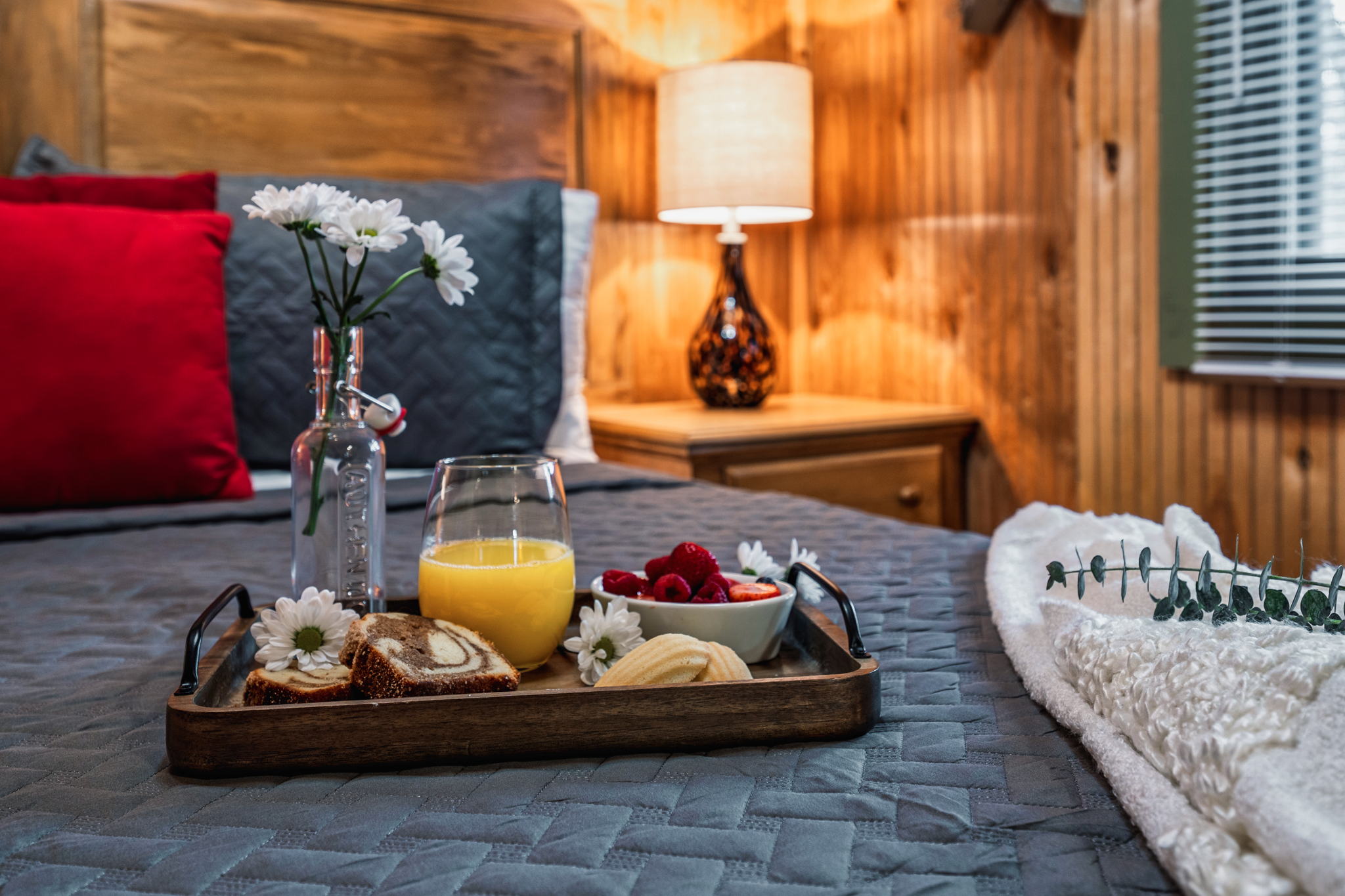 Bedroom (queen bed) on main floor. Sleeps 2