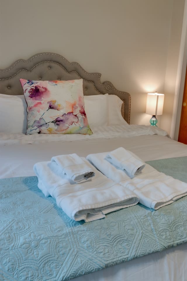 Soft Linens, Comfortable Pillows and Plush Towels