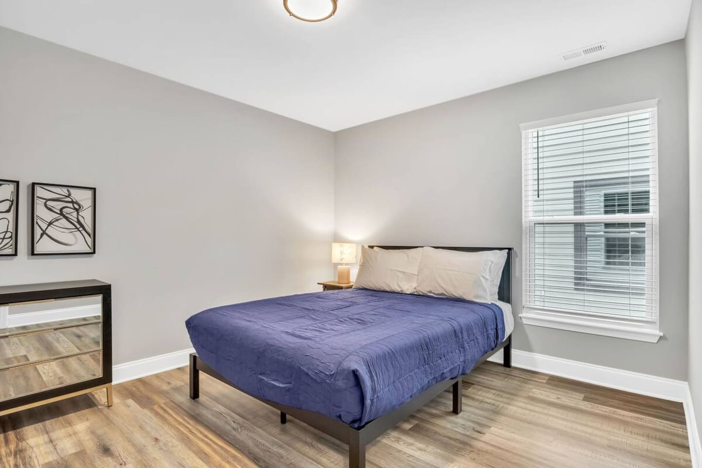Bedroom 1, Queen Bed
