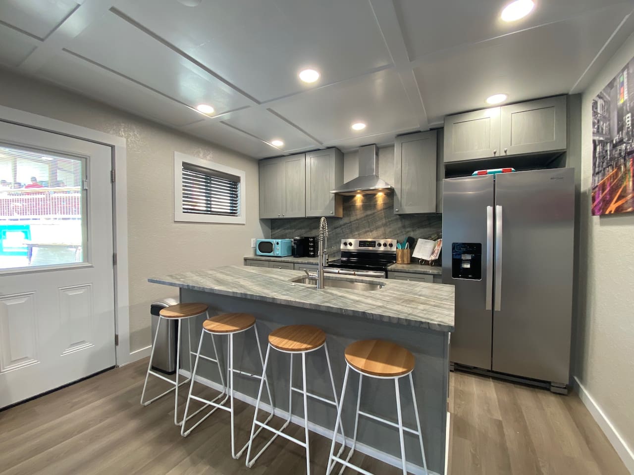 The Eat-In Kitchen is equipped with Full Size Appliances.