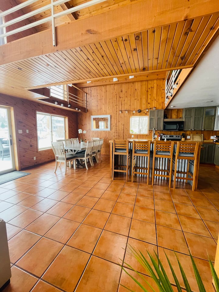 Open dining and kitchen area perfect for group meals and gatherings.