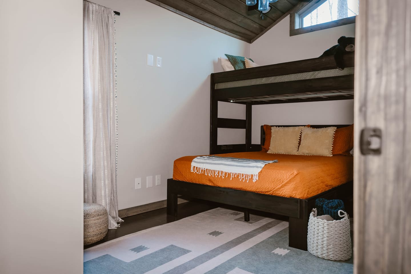 Queen bed + Twin XL loft. Great for couples, friends, or kids, pack-n-play also available.