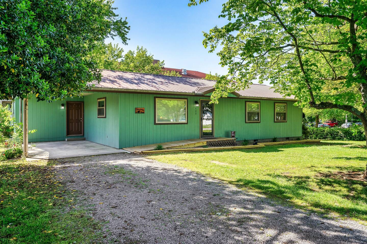 Rest easy with convenient parking options, including a covered carport space and on-street parking suitable for large trucks and RVs. #PigeonForgeParking