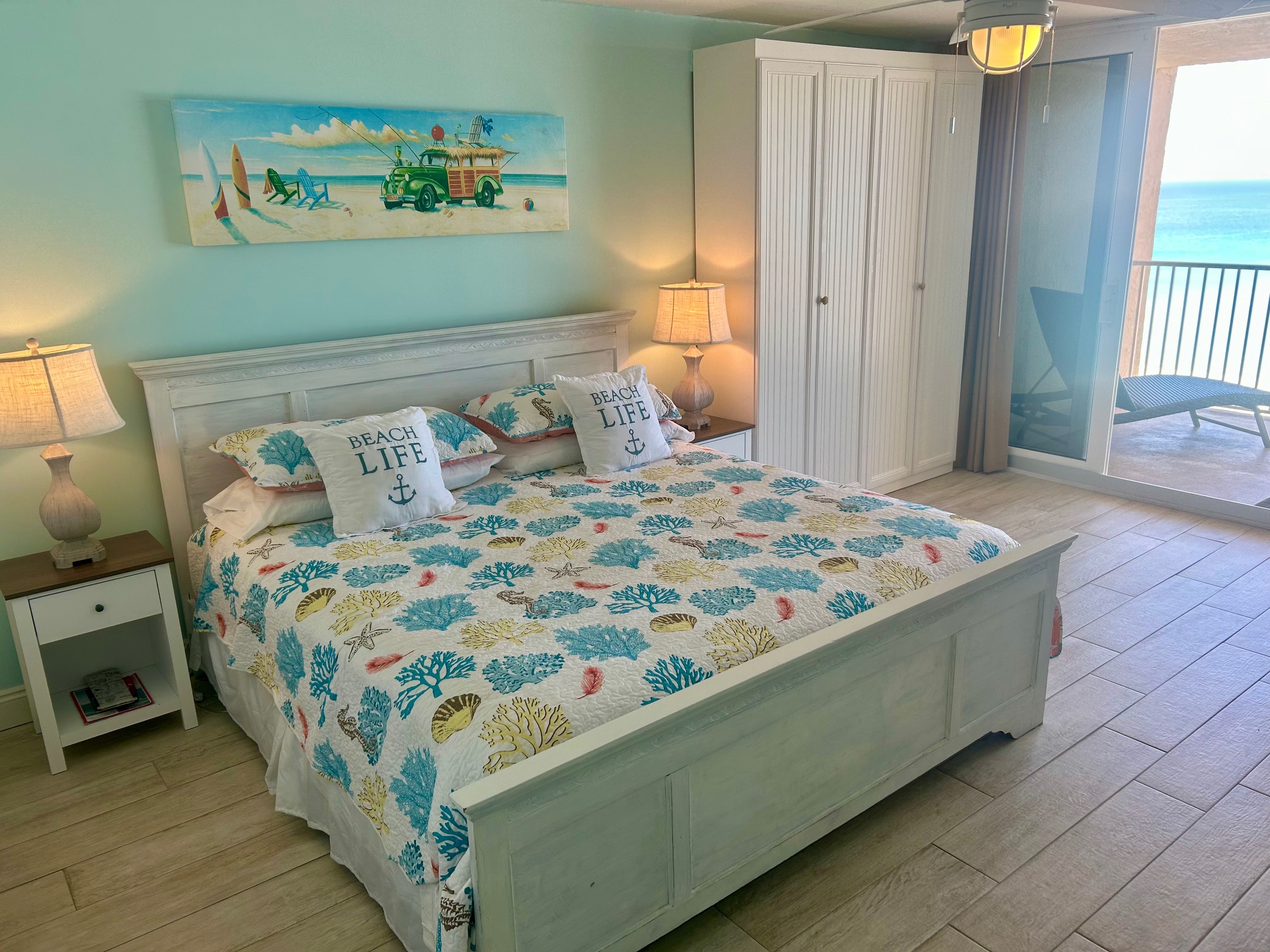 Master King Bed with Queen Murphy