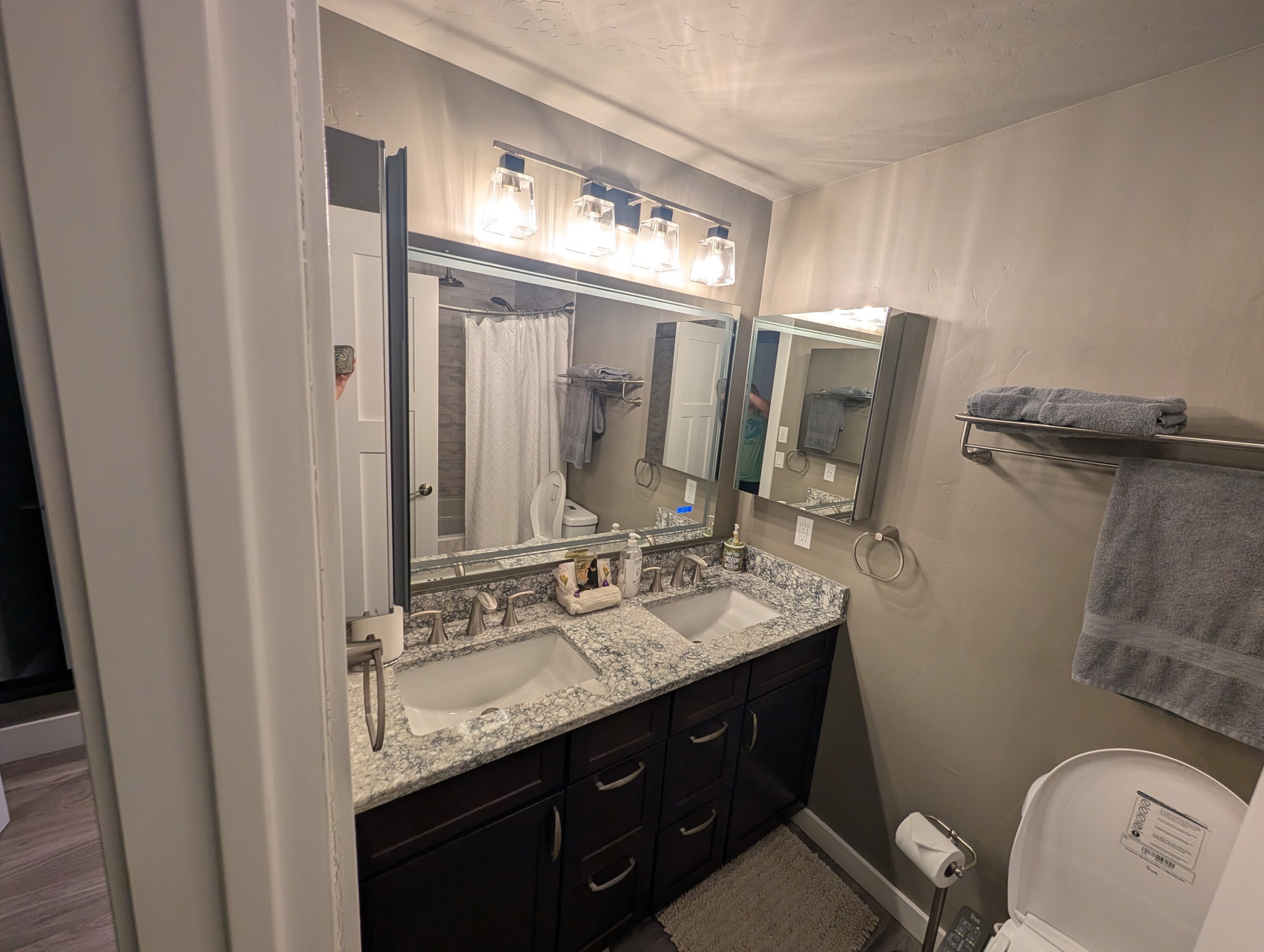 Main bathroom with a double sinks and a bidet