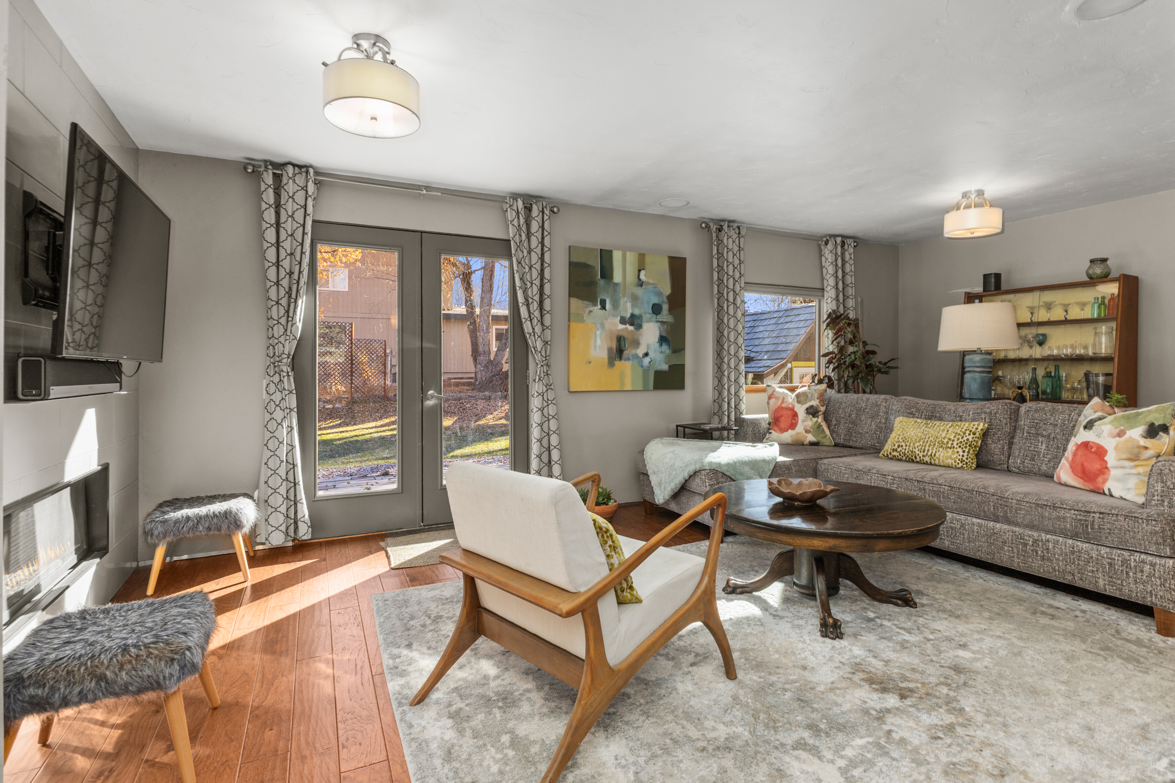 Living Room| Outdoor Access